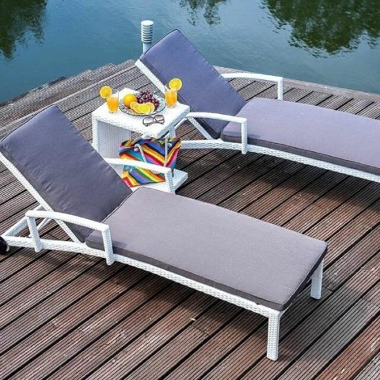 Chaise lounge sofa for outdoor space