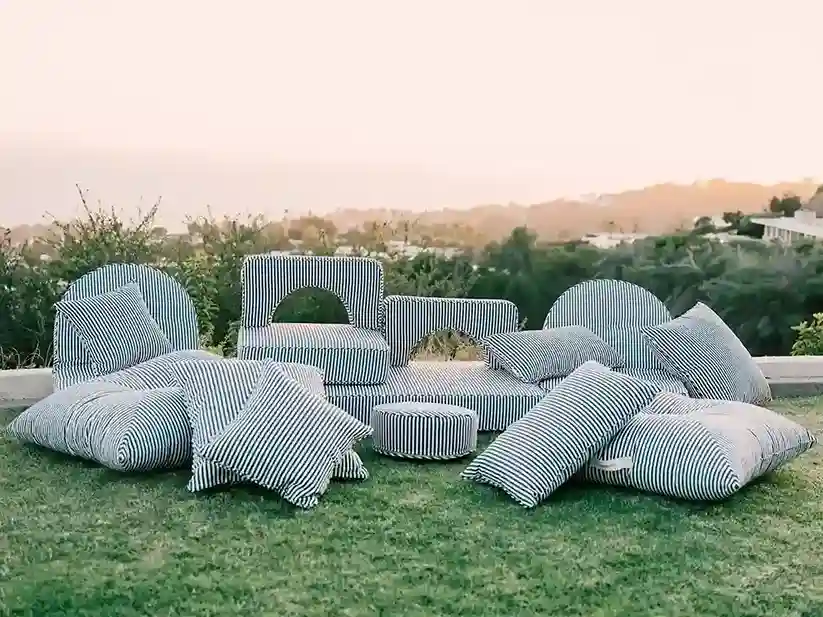 Outdoor pillow seats